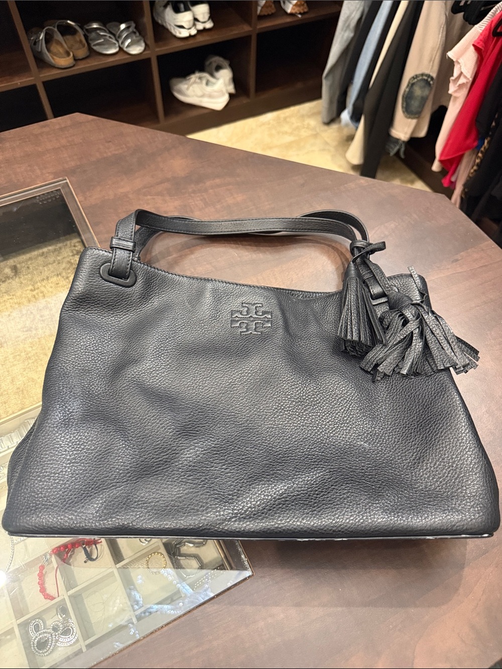 Tory Burch, shoulder bag/tote, multiple inside compartments, great condition